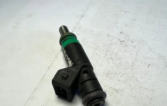Ford Focus Fuel injector 98MFBC 9F593