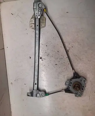 Rear door manual window regulator