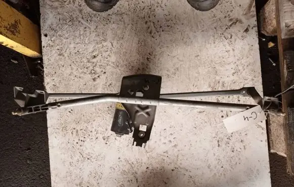 Citroen C4 I Picasso Front wiper linkage 