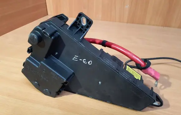 BMW 5 E60 E61 Fuse box set 6906588 518811047
