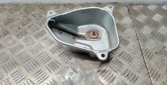 Gearbox mounting bracket
