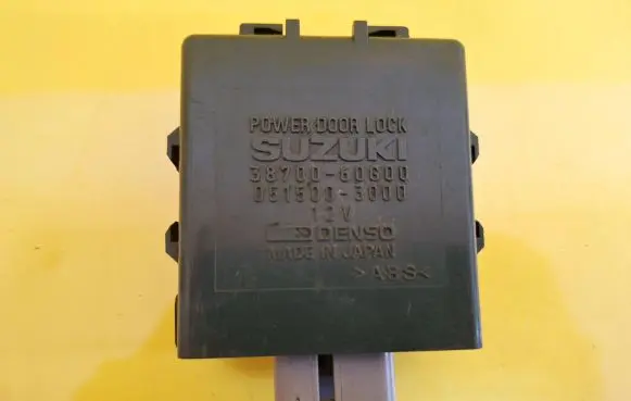 Suzuki Baleno EG Door central lock control unit/module 38700-60G00