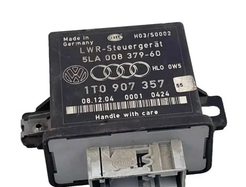 Volkswagen Jetta V Light module LCM 1T0907357