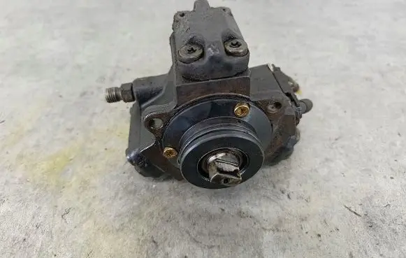 Mercedes-Benz A W168 Fuel injection high pressure pump 
