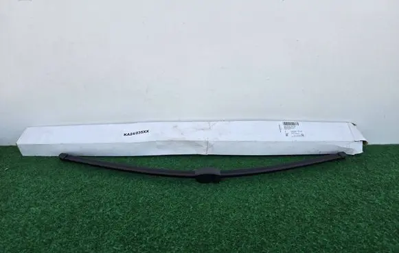 Volkswagen Touareg I Windshield/front glass wiper blade 7L6955425A