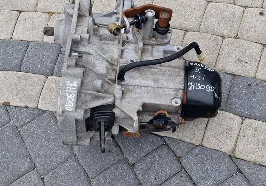 Dacia Sandero Manual 5 speed gearbox JH3090