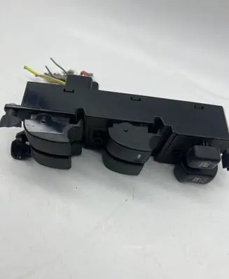Mitsubishi Outlander Electric window control switch C8DD652M 19X0D6