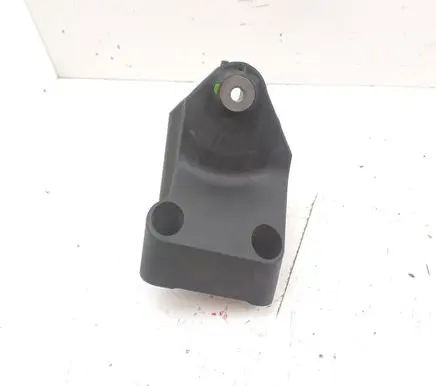 Engine mounting bracket
