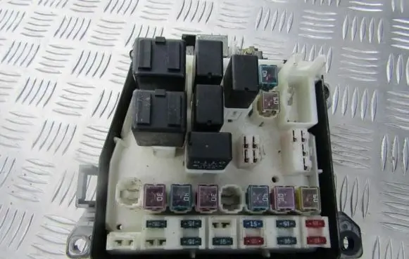 Mazda 323 F Fuse box set