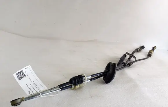 Nissan Juke I F15 Gear shift cable linkage 9614982