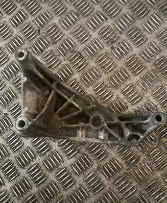 Volkswagen Transporter - Caravelle T6 Engine mounting bracket 03L199207B