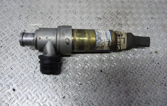 Volkswagen Transporter - Caravelle T4 Idle control valve (regulator) 037906457C 40820201