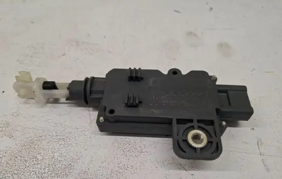 Nissan Almera Tino Door central lock control unit/module 90550