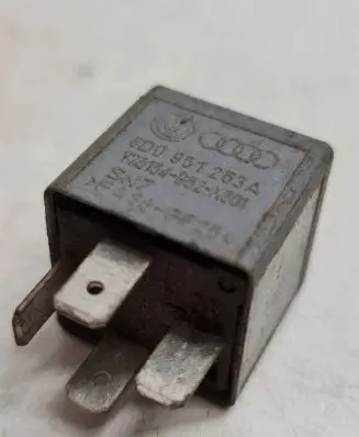 Audi A4 S4 B7 8E 8H Other relay 8D0951253A PA66GF25 V23134B52X301