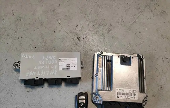 BMW 5 F10 F11 Engine control unit/module 8577839