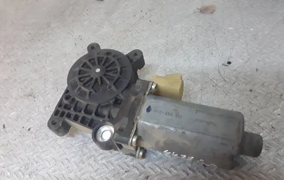 Mercedes-Benz ML W163 Rear door window regulator motor 9137041094