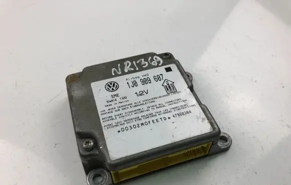Volkswagen PASSAT B5 Other control units/modules 1J0909607