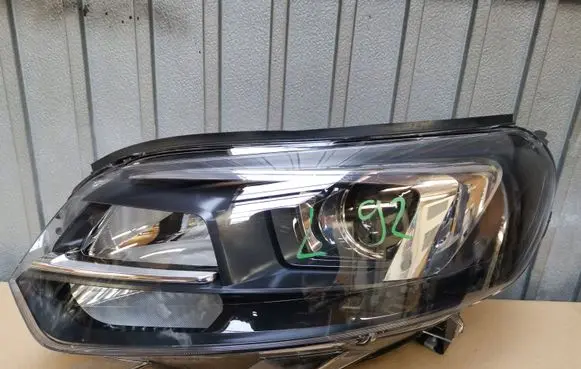Opel Vivaro Headlight/headlamp