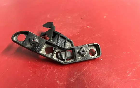 BMW X1 U11 Fender mounting bracket 9883589 8122623 51119883589