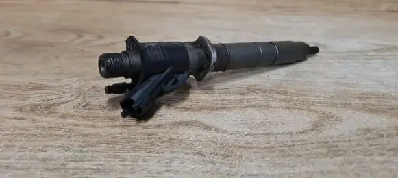 Volvo V70 Fuel injector 31272690