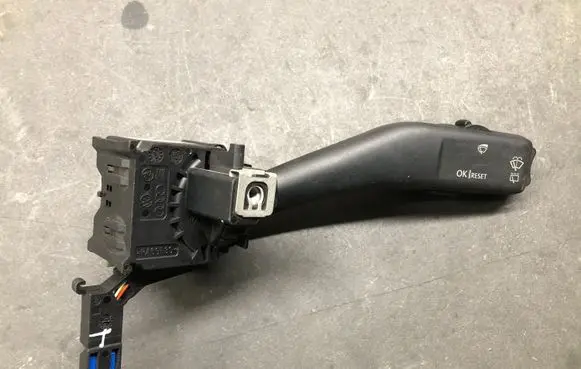 Volkswagen PASSAT B6 Indicator stalk 1K0953519A