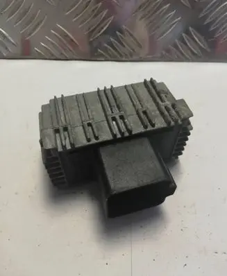 Opel Astra G Glow plug pre-heat relay 09132691 51299008 6235303