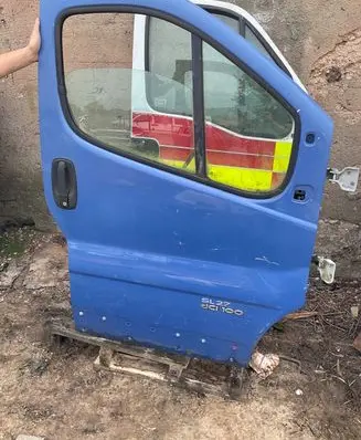 Renault Trafic II (X83) Front door