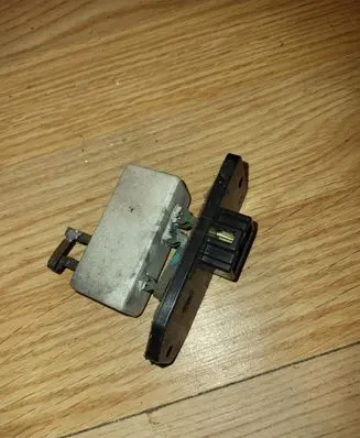 Mitsubishi Space Star Heater blower motor/fan resistor 11T281