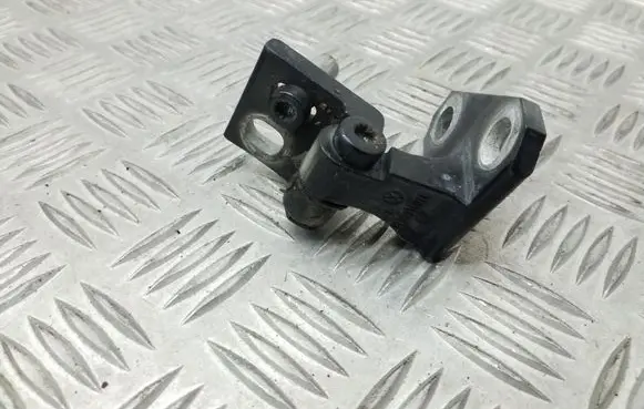 Volkswagen Golf VI Front door upper hinge 1K0831402L
