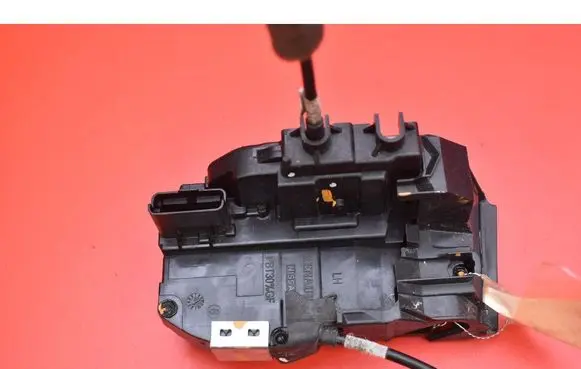 Nissan Qashqai Rear door lock