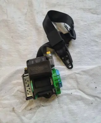 Audi A4 S4 B8 8K Front seatbelt 305797410