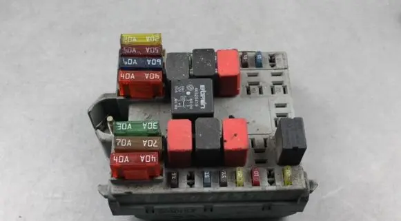 Fiat Punto (176) Fuse module 46798118
