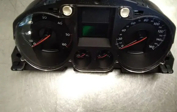 Volkswagen PASSAT B6 Speedometer (instrument cluster) 3C0920960A V0013000