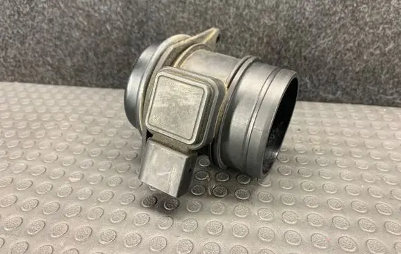Mercedes-Benz A W169 Mass air flow meter A0000942948