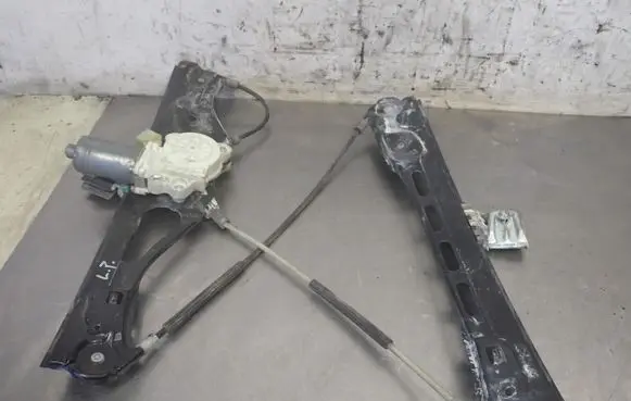 Mercedes-Benz E W211 Front door window regulator with motor A2118202942