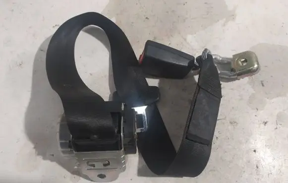 Volkswagen Golf V Middle seatbelt (rear) 1K6857807 040533 602434000
