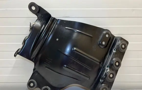Audi Q7 4M Other under body part 4m0803597G