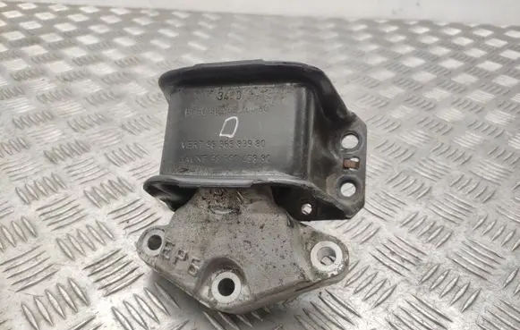 Peugeot 3008 I Engine mount bracket 9636583980