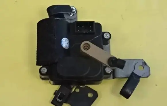 Nissan Pathfinder WD21 Air flap motor/actuator