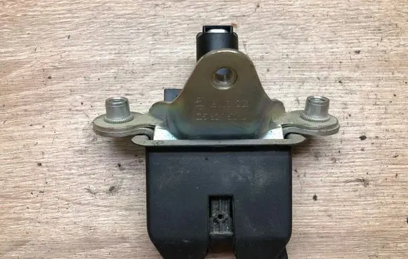 Skoda Octavia Mk2 (1Z) Tailgate/trunk/boot lock/catch/latch 1Z5827501D
