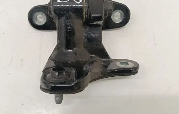Mercedes-Benz GLA W156 Rear door lower hinge