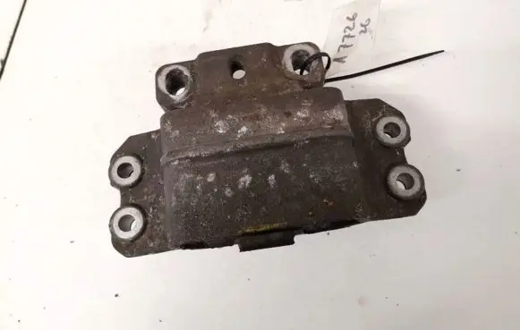 Skoda Octavia Mk2 (1Z) Engine mount bracket 1k0199555