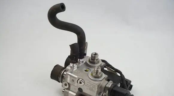 Volkswagen Tiguan Fuel pressure regulator 5Q0906011C