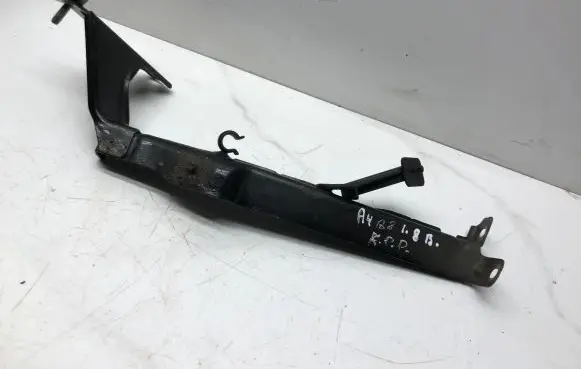 Audi A4 S4 B8 8K Fender mounting bracket 8K0821135B