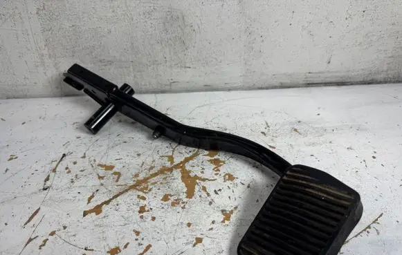 Volvo S60 Brake pedal 