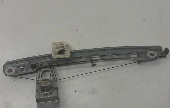 Rear door manual window regulator