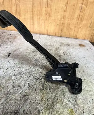 Volvo S60 Accelerator throttle pedal 30683514