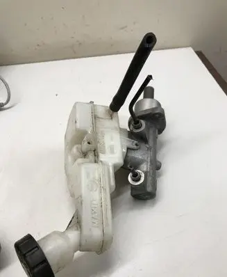 Nissan Note (E11) Master brake cylinder BM111046