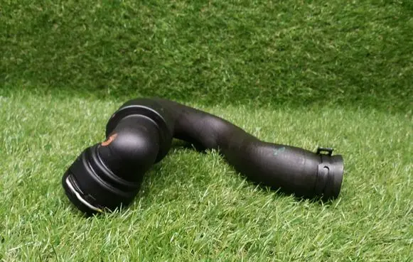 Coolant pipe/hose