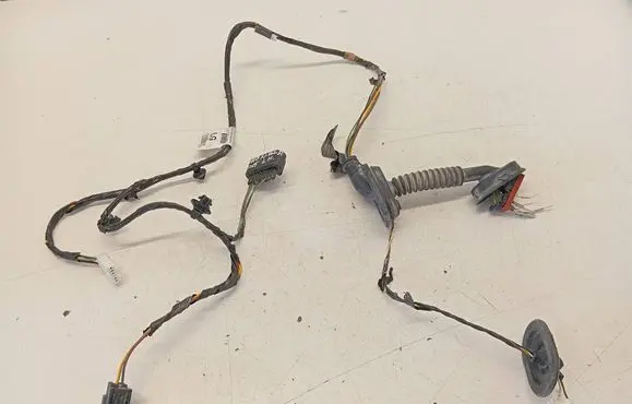 Ford Ranger Rear door wiring loom AB3914241
